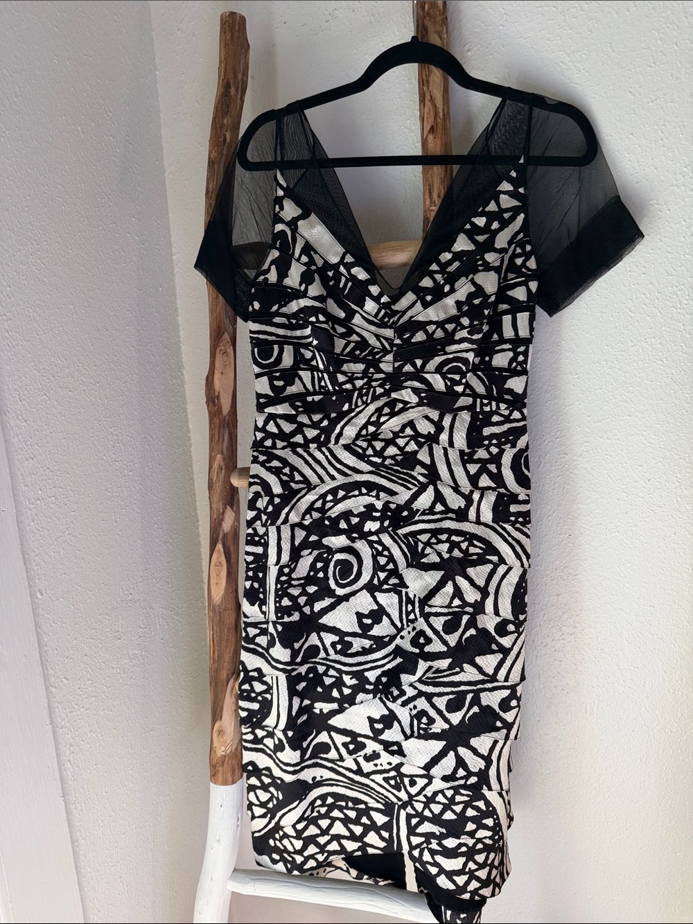 Chetta B Black and White Abstract Print V-Neck Mesh Short Sleeve Midi Dress 10